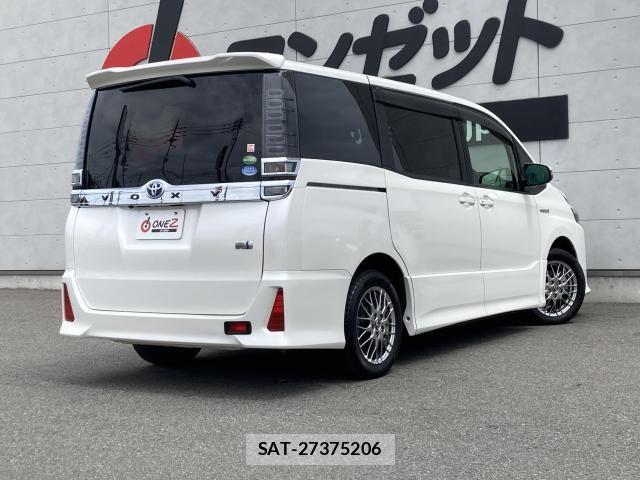 Toyota VOXY HYBRID 2017-07 8832450-2
