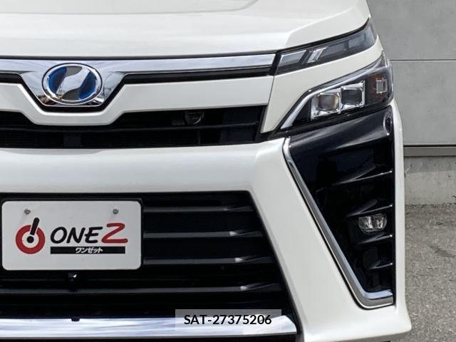 Toyota VOXY HYBRID 2017-07 8832450-6
