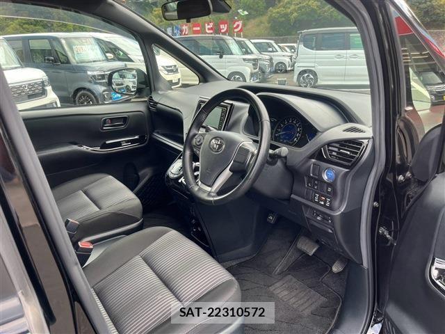 Toyota VOXY HYBRID 2020-10 8832449-12