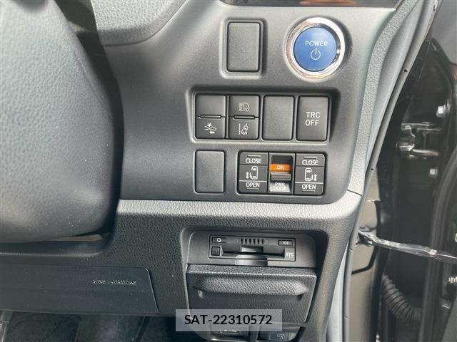 Toyota VOXY HYBRID 2020-10 8832449-27