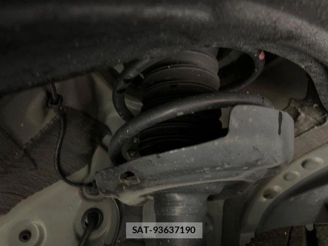 Toyota VOXY HYBRID 2023-01 8832430-19