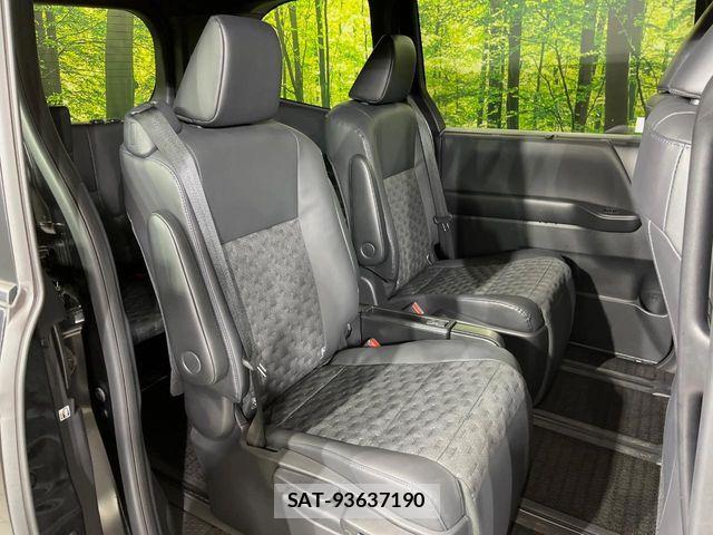 Toyota VOXY HYBRID 2023-01 8832430-7