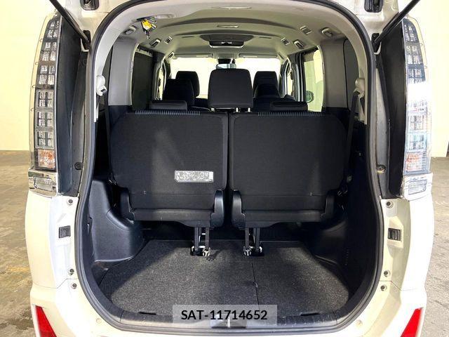 Toyota VOXY HYBRID 2016-07 8832461-11