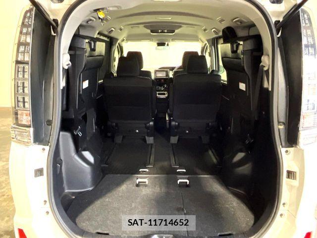 Toyota VOXY HYBRID 2016-07 8832461-12