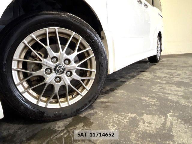Toyota VOXY HYBRID 2016-07 8832461-14