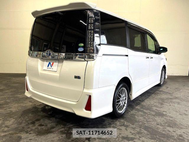 Toyota VOXY HYBRID 2016-07 8832461-18