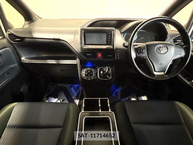 Toyota VOXY HYBRID 2016-07 8832461-1