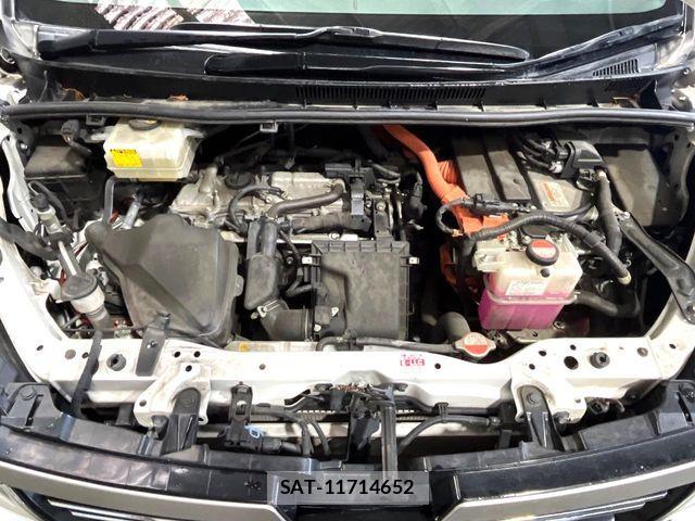 Toyota VOXY HYBRID 2016-07 8832461-19
