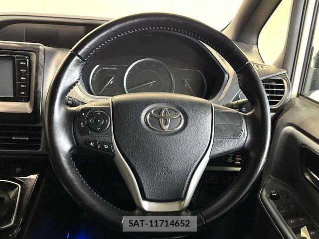 Toyota VOXY HYBRID 2016-07 8832461-7