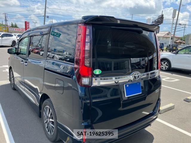 Toyota VOXY HYBRID 2014-04 8832469-12