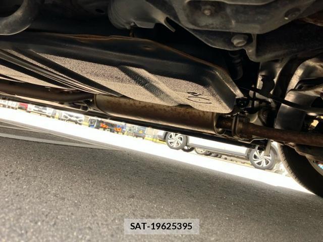 Toyota VOXY HYBRID 2014-04 8832469-14