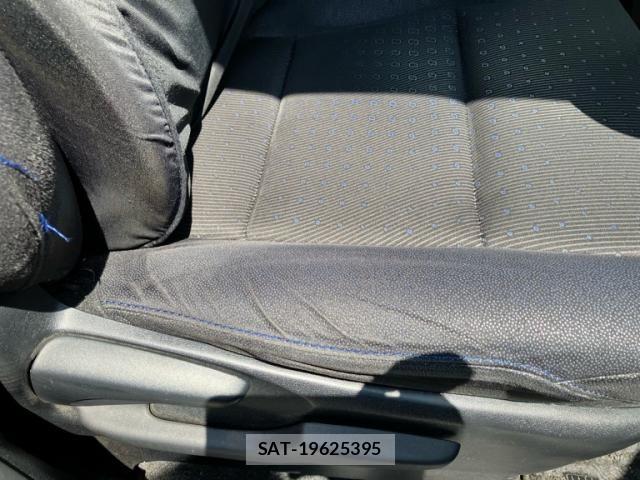 Toyota VOXY HYBRID 2014-04 8832469-16