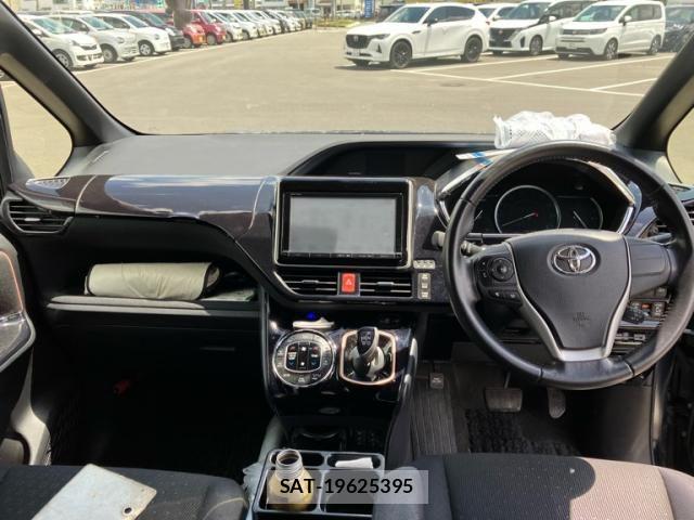 Toyota VOXY HYBRID 2014-04 8832469-18