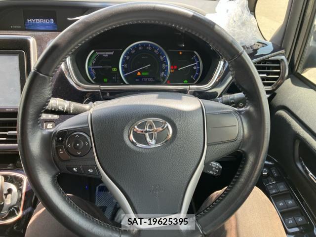 Toyota VOXY HYBRID 2014-04 8832469-19