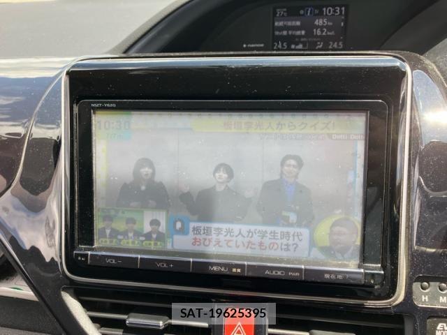 Toyota VOXY HYBRID 2014-04 8832469-21