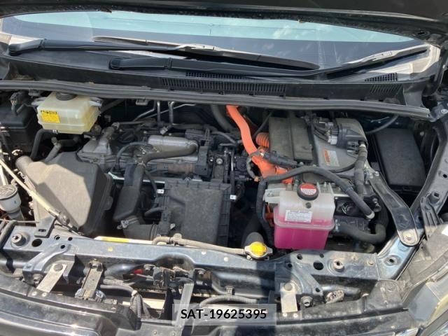 Toyota VOXY HYBRID 2014-04 8832469-26