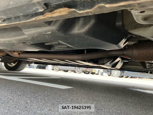 Toyota VOXY HYBRID 2014-04 8832469-5