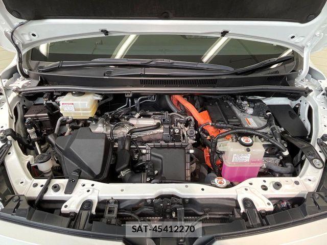 Toyota VOXY HYBRID 2019-01 8832435-16