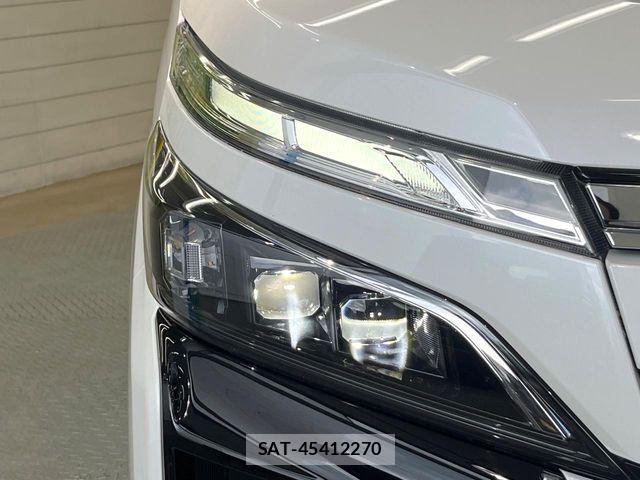 Toyota VOXY HYBRID 2019-01 8832435-19