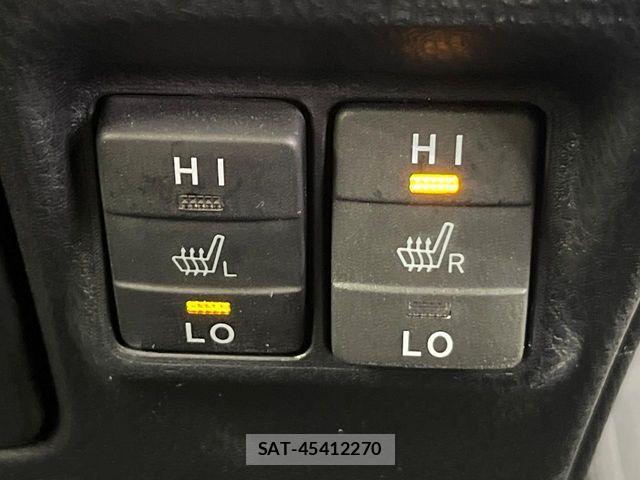 Toyota VOXY HYBRID 2019-01 8832435-5