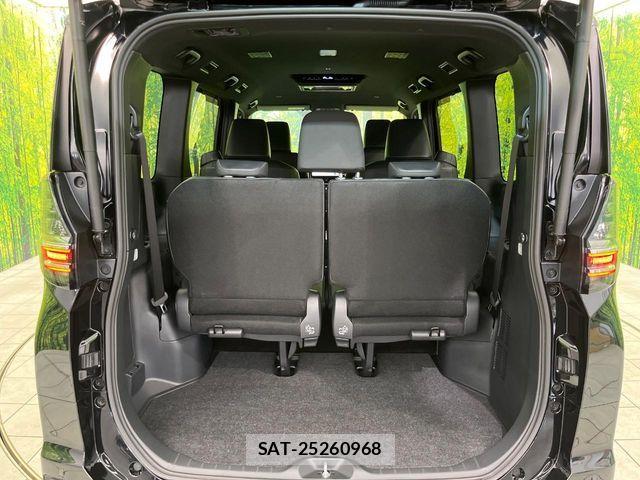 Toyota VOXY HYBRID 2023-07 8832420-10