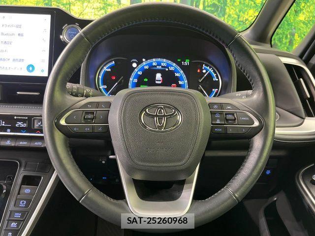 Toyota VOXY HYBRID 2023-07 8832420-11