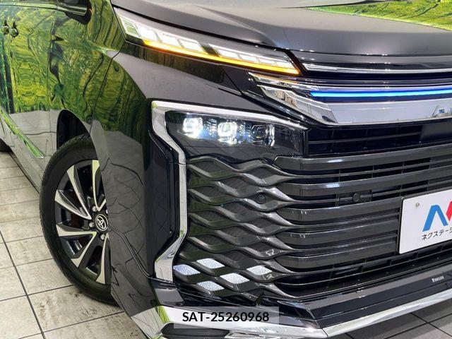 Toyota VOXY HYBRID 2023-07 8832420-12