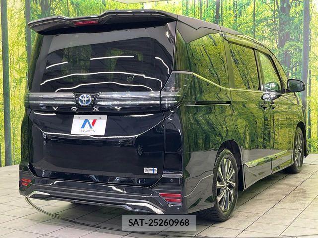 Toyota VOXY HYBRID 2023-07 8832420-16