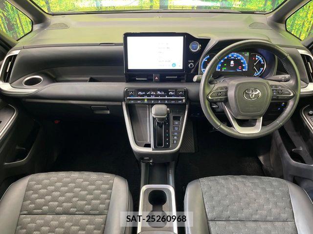 Toyota VOXY HYBRID 2023-07 8832420-1