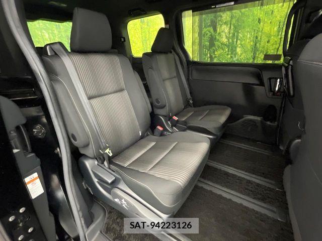 Toyota VOXY HYBRID 2019-01 8832438-9