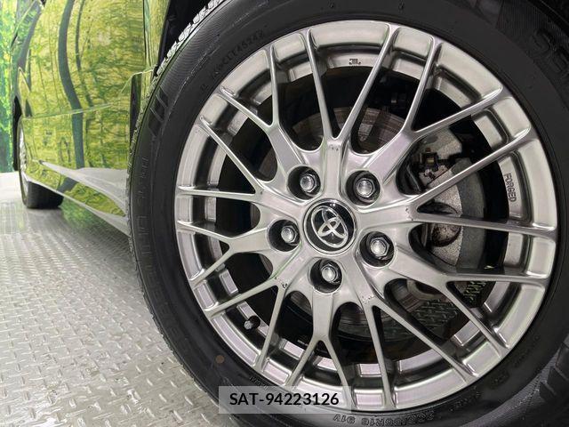 Toyota VOXY HYBRID 2019-01 8832438-13
