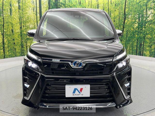 Toyota VOXY HYBRID 2019-01 8832438-14