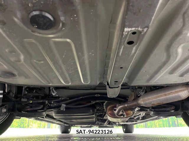 Toyota VOXY HYBRID 2019-01 8832438-19