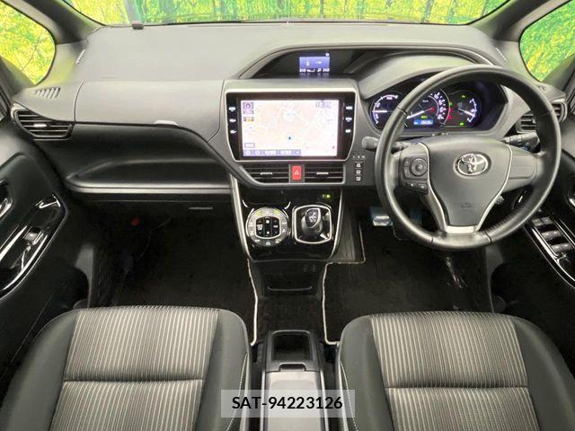 Toyota VOXY HYBRID 2019-01 8832438-2