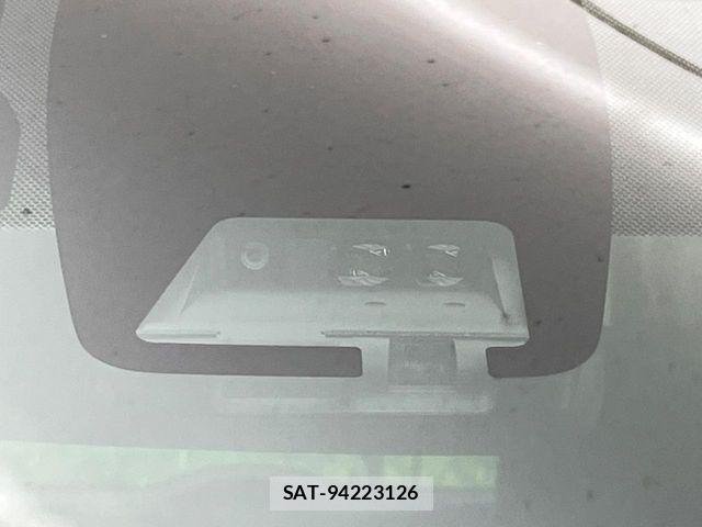 Toyota VOXY HYBRID 2019-01 8832438-3
