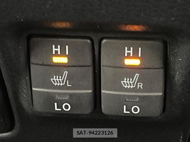 Toyota VOXY HYBRID 2019-01 8832438-6