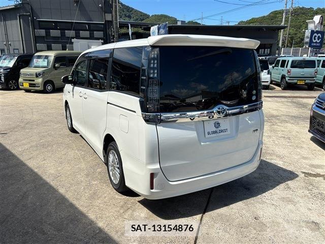 Toyota VOXY HYBRID 2015-07 8832459-13