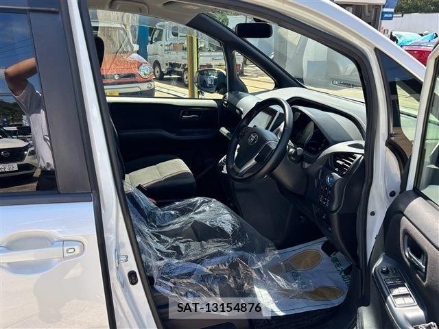 Toyota VOXY HYBRID 2015-07 8832459-18