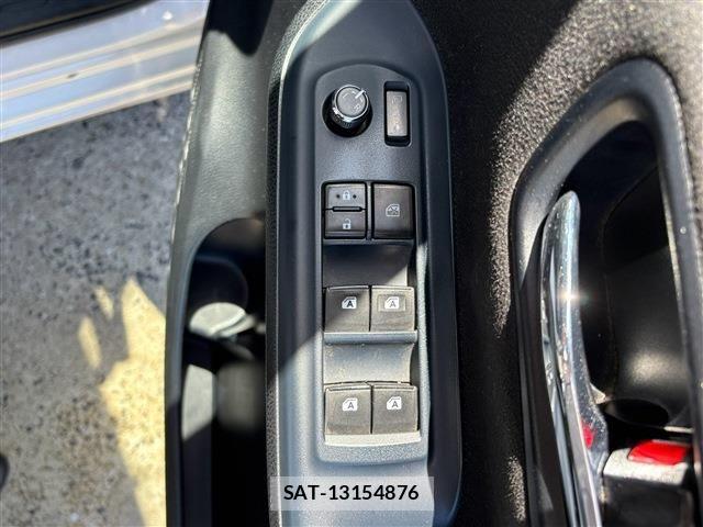 Toyota VOXY HYBRID 2015-07 8832459-19