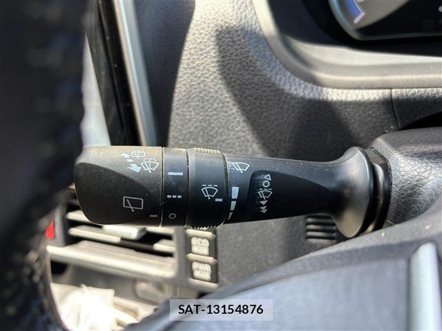 Toyota VOXY HYBRID 2015-07 8832459-29