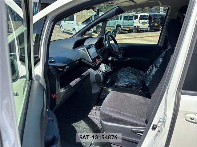 Toyota VOXY HYBRID 2015-07 8832459-4