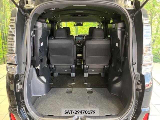 Toyota VOXY HYBRID 2018-03 8832442-10