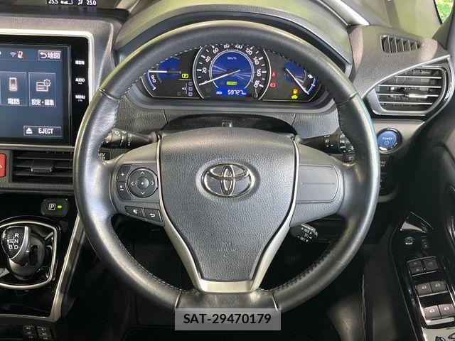 Toyota VOXY HYBRID 2018-03 8832442-11