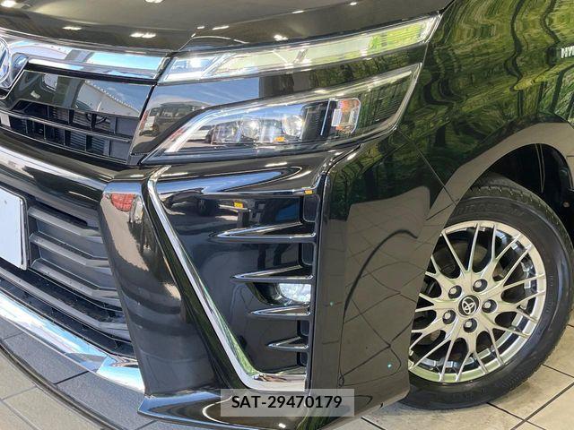 Toyota VOXY HYBRID 2018-03 8832442-12