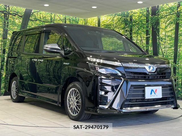 Toyota VOXY HYBRID 2018-03 8832442-16
