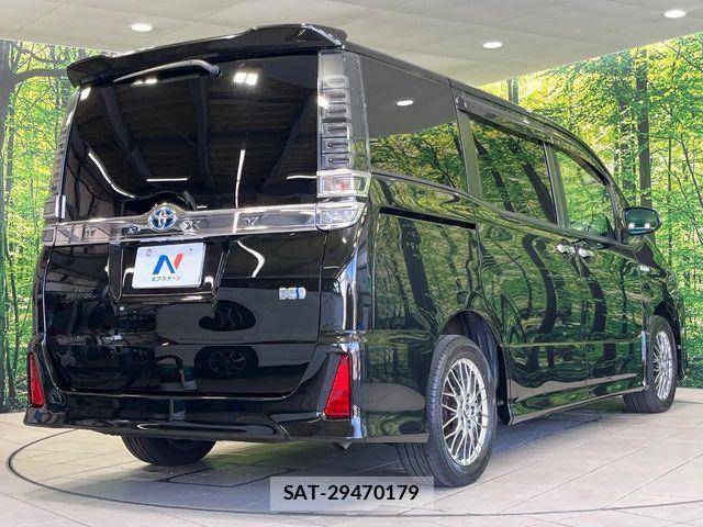 Toyota VOXY HYBRID 2018-03 8832442-17