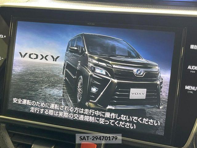 Toyota VOXY HYBRID 2018-03 8832442-2