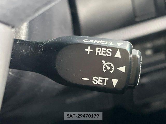Toyota VOXY HYBRID 2018-03 8832442-6