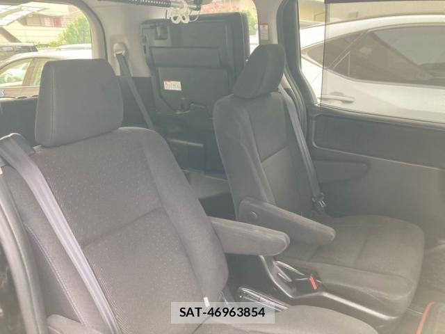 Toyota VOXY HYBRID 2014-04 8832464-10