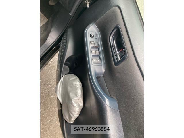Toyota VOXY HYBRID 2014-04 8832464-12